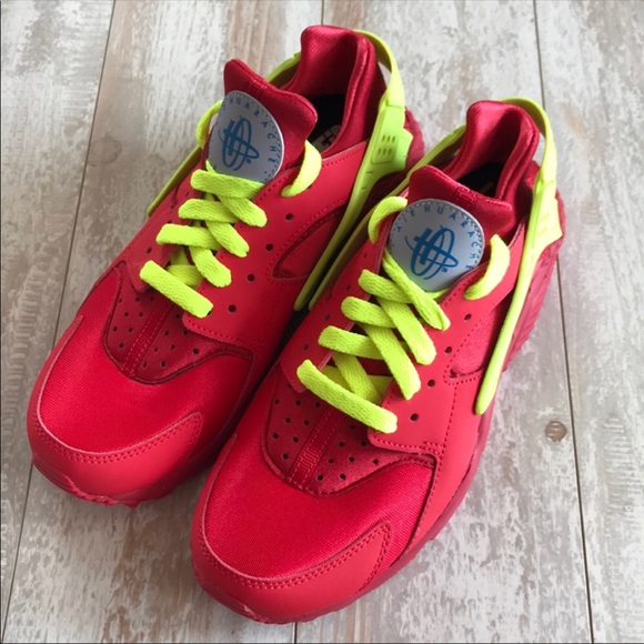 NWT Nike ID Air Huarache Red - Picture 2 of 8